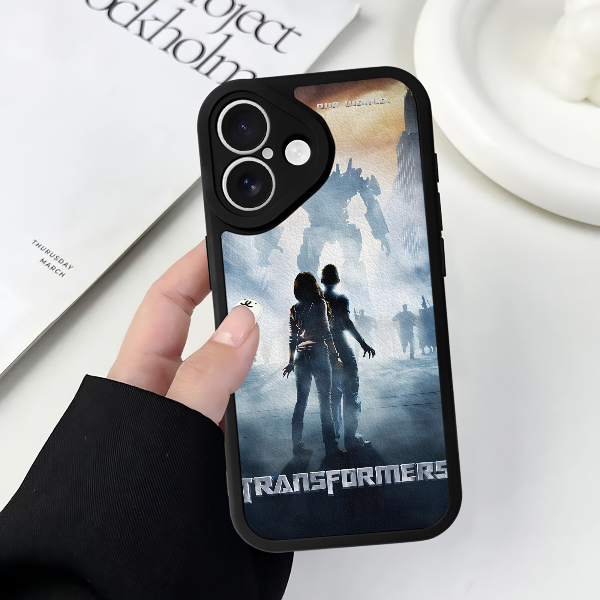 （画像用） Transformers トランスフォーマー 【iPhone 16シリーズ対応】シリコンスマホケース（レザー調） 材質：シリコン